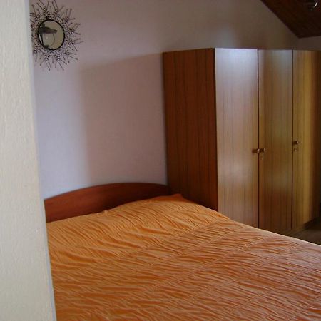 Apartments Mila Bol Szoba fotó