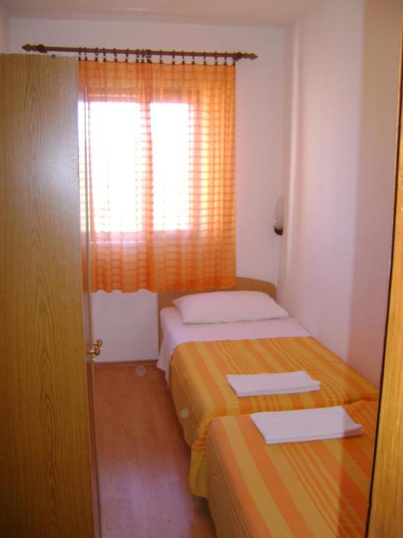 Apartments Mila Bol Szoba fotó