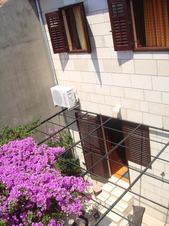 Apartments Mila Bol Szoba fotó