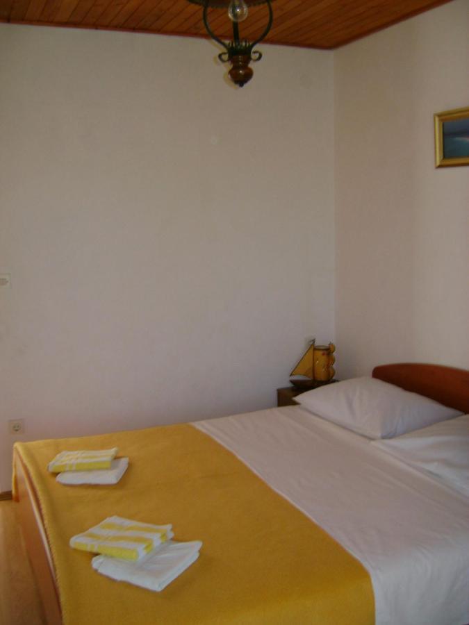 Apartments Mila Bol Szoba fotó